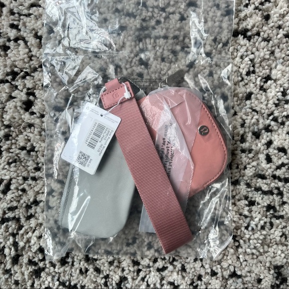 NWT LULULEMON Dual Pouch Wristlet - Picture 4 of 4